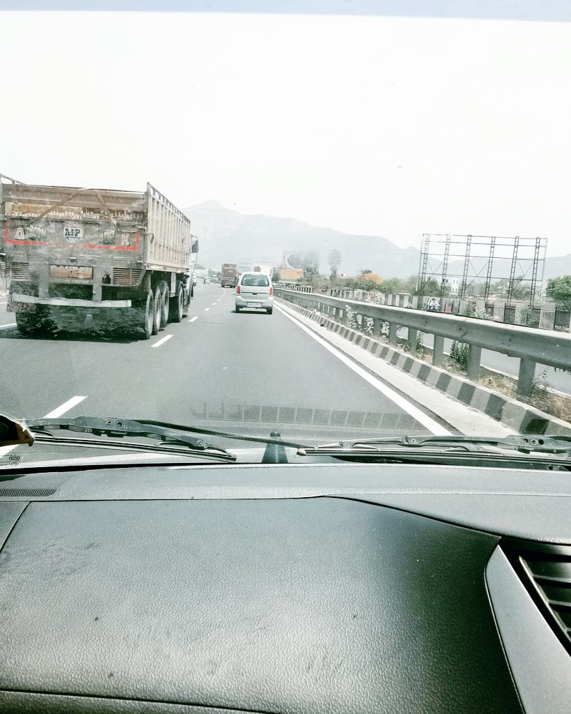 OneNOnlyKN's tweet photo. On My Way To #satara 

#satara #nh4 #highway #familytime #function #gettogether https://t.co/oe3OVzSnL8