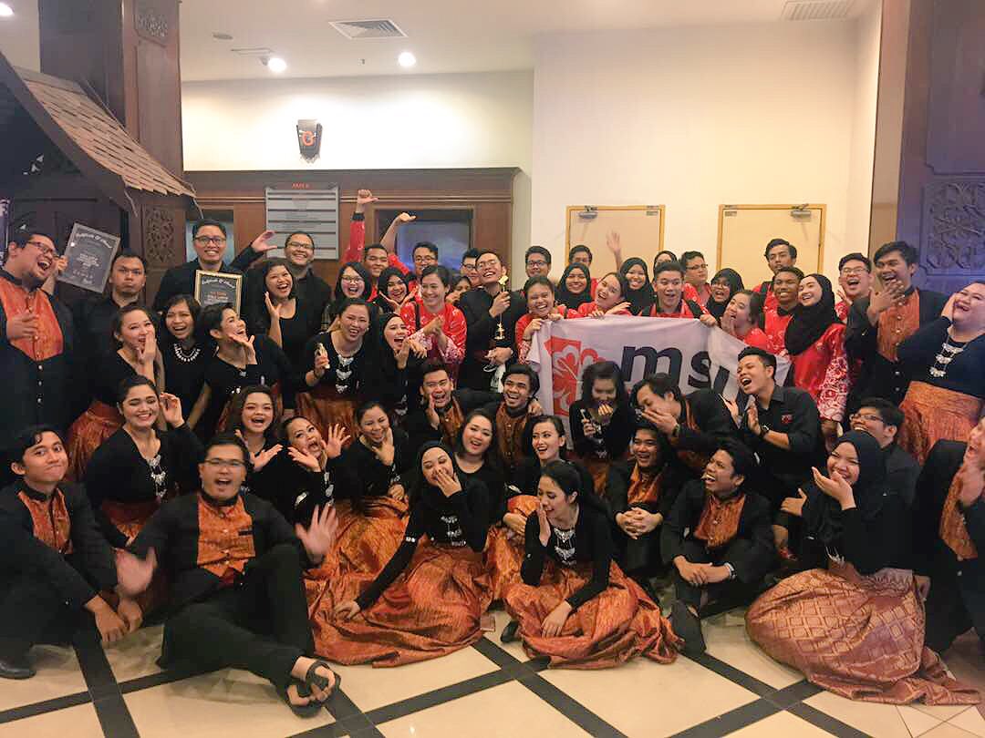 MSUmalaysia's tweet photo. Congrats #MSU DeVoice for the #bronze at KL International Choir Competition. Looking fabulous in red!
Let's give them a 🌺 and a RETWEET! https://t.co/SqMPkL78Dc