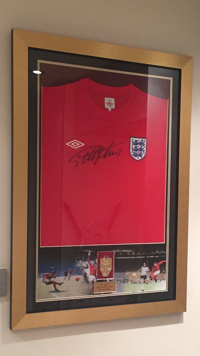 <a href="/WE_R_MIRACLES/">Miracles The Charity</a>. Thanks for a great night, great fun &amp; great cause. Many more to come. Loving my #geoffhurst #1966 #WorldCup shirt