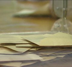 F_Desouche's tweet photo. Ruffey-lès-Echirey (21): disparition d’une partie des bulletins de vote Le Pen dans la nuit https://t.co/lV91QVHpv5 https://t.co/AVJo50Veq9