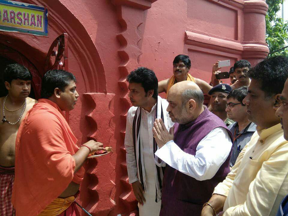 AmitShah's tweet image. आज त्रिपुरा राज्य के उदयपुर में स्थित प्रसिद्व शक्ति पीठ माँ त्रिपुरा सुंदरी के दर्शन कर पूजा अर्चना की ।