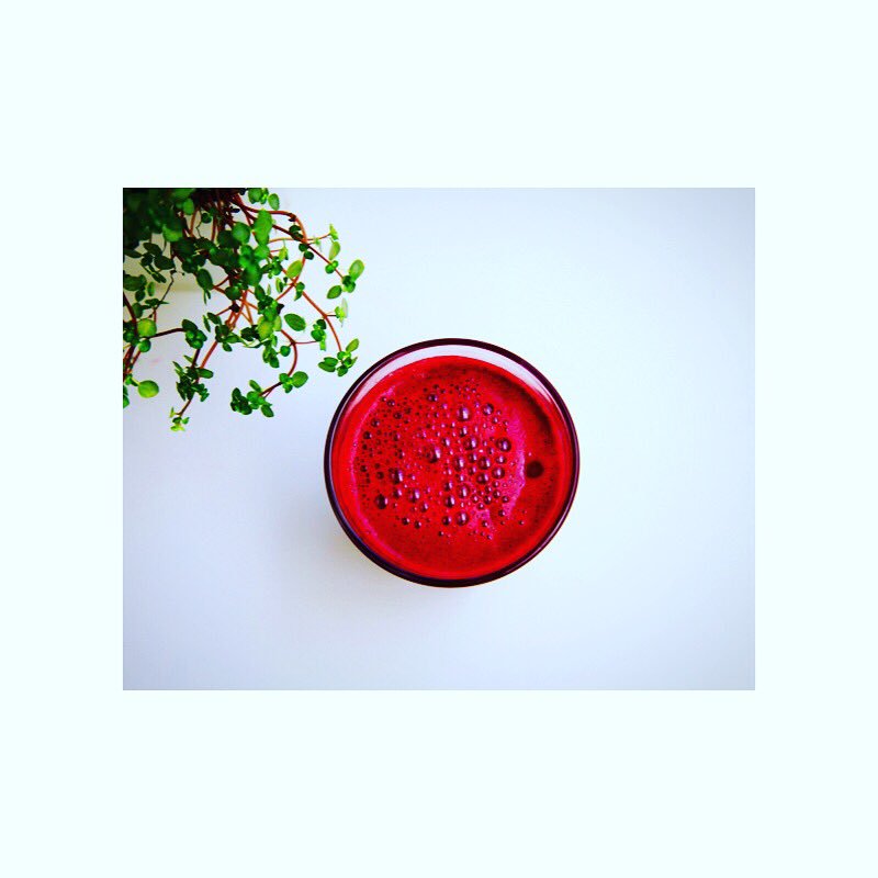 Sjhealth1's tweet photo. Beetroot juice - just the brain power boost I need for early Sunday morning clients ✔️#juicing #beetroots #oxygenflow #sjhealth #veggiepower https://t.co/gkQpPYdLHX