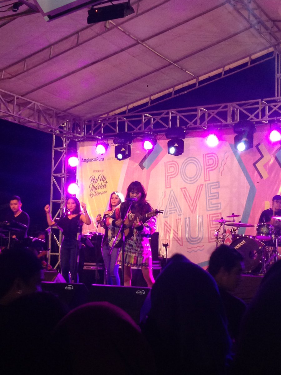 shermunch_SMR's tweet photo. Captain @sherylsheinafia di acara POP AVENUE BALIKPAPAN semalam! Petjah!! https://t.co/NHNqOfniSp