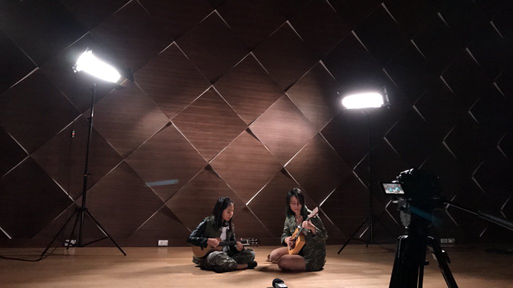 Go Online with <a href="/reeseypeasy/">Reese ⏳ ~ just taking my time</a> and Talia. We love it when these two get together! youtu.be/Jbp2VWtmrrk