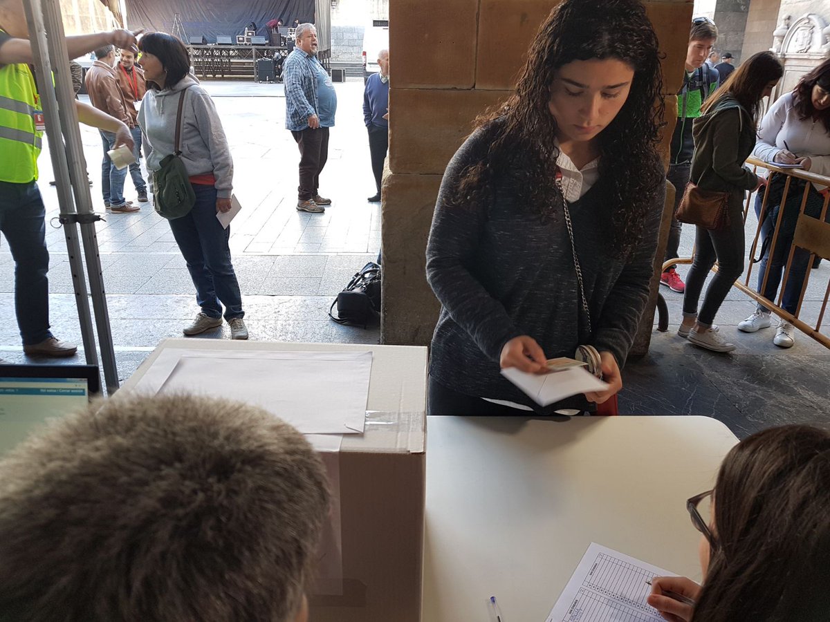 UrratsAzkoitia's tweet photo. Gazteak, bozkatzen! #etorkizuna #m7erabaki @GED_UrolaKosta https://t.co/T5NjMgXUxk