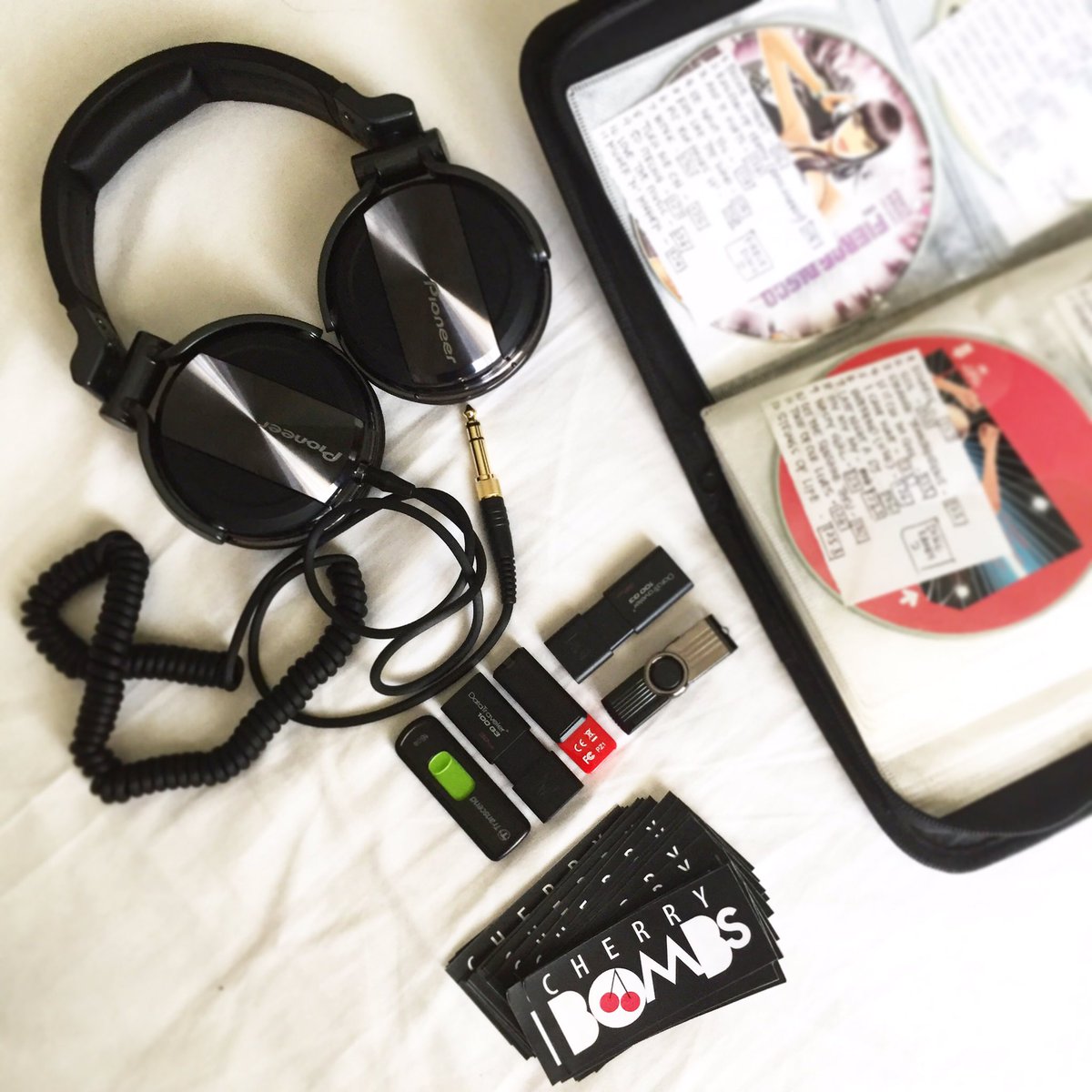 djcherrybombs's tweet photo. Geared up! 🖤🎧🍒💣 @PioneerDJglobal @HedKandi 

#lovemyjob #DjLife #GirlDJ #stickers #music #DJ  #BombsMixSet #HitchDjsManila #DjCherryBombs https://t.co/oZ7SwZcEkT
