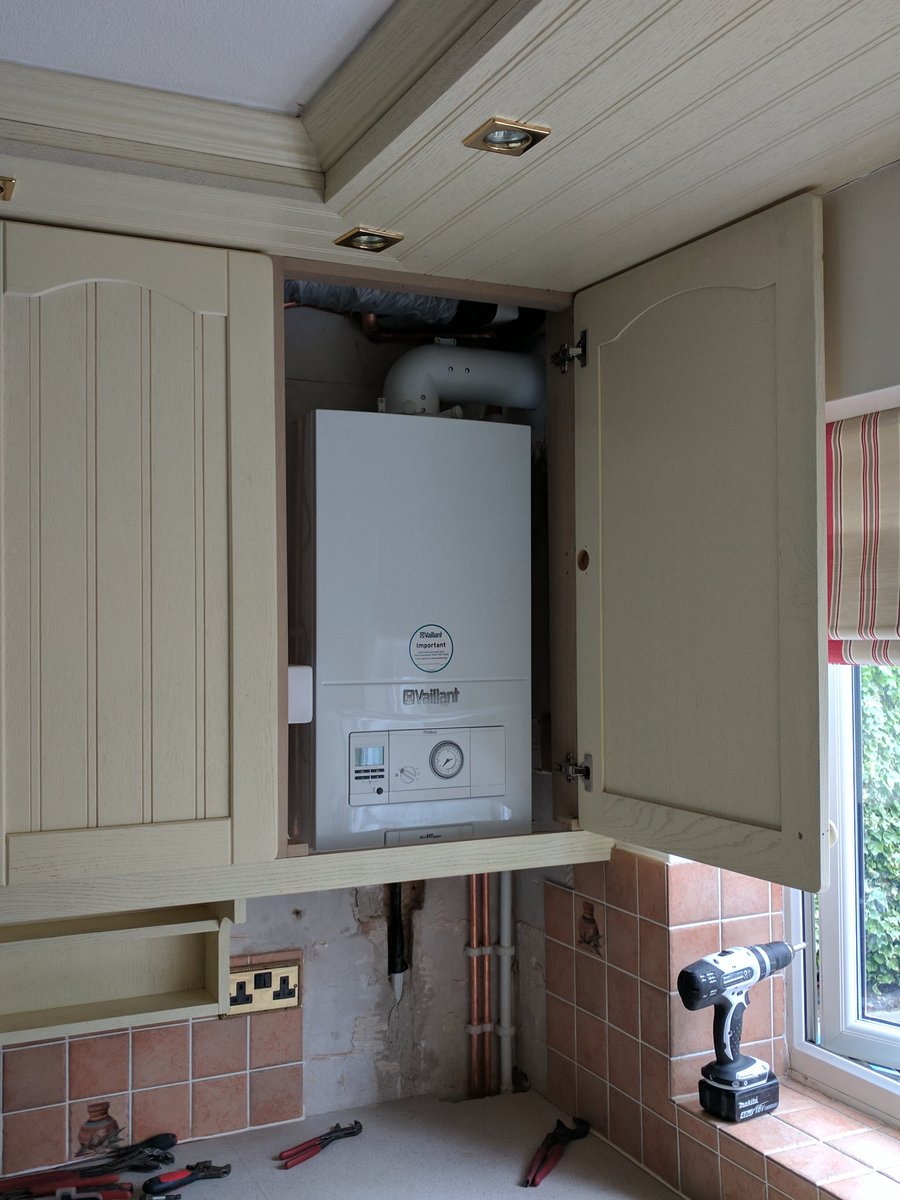 DlHeating's tweet photo. Good work @vaillantuk on your ecofit👍
#boiler #heating #plumbing #herts #london #essex #snug https://t.co/SP9ZbjJYh7