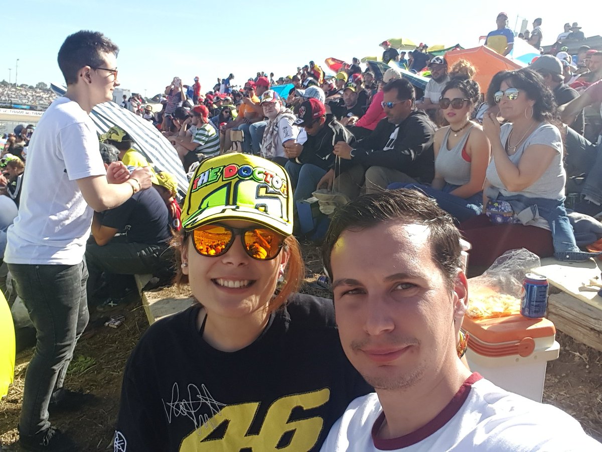 jmmm1989's tweet photo. @motosjerez #motosjerez dedicada para el mejor comentarista!! Saludos desde los sevillanos!!#forzavalentino #escuadronypsilon  @maresgalMNT https://t.co/v8nGDchhan