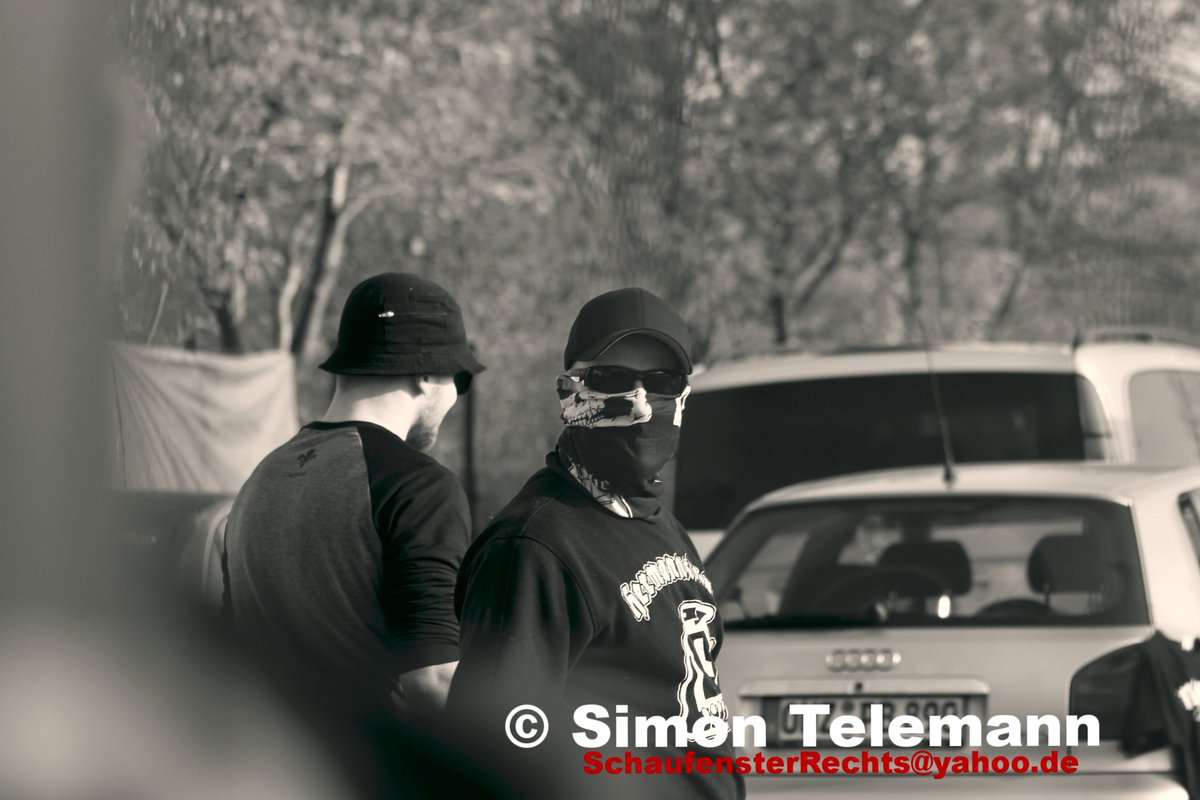 SimonTelemann's tweet photo. Journalisten würden von vermuten Ordner vom Veranstaltungsplatz begleitet weitere Fotos gibt es hier : https://t.co/Kw2DfB0xgT #lfd0605 https://t.co/0P9WlOz68j