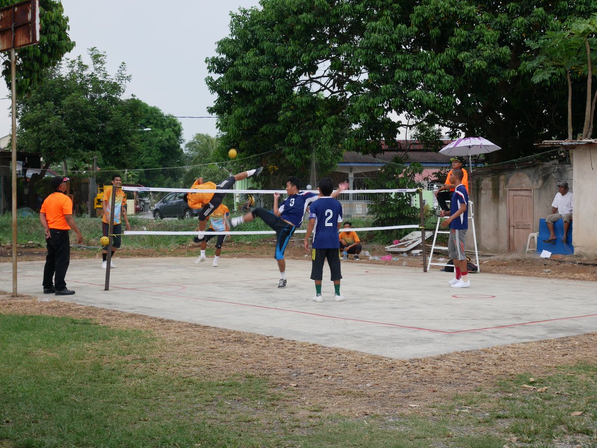 shamsuliskandar's tweet photo. Separuh akhir Kejohanan Sepak Takraw Tertutup Melaka, Piala Rakyat 2017 di Ayer Molek, Bukit Katil, Melaka. Hebat pemain-pemain muda. #P137 https://t.co/pRvrAHp6Qv