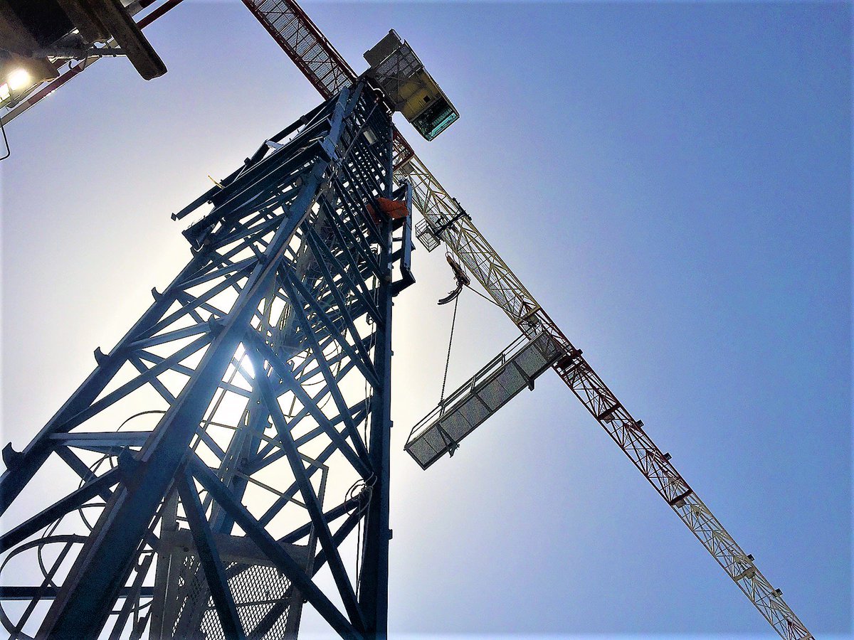 RaimondiCranes's tweet image. Looking up at Raimondi&apos;s MRT152! #heavyliftingsolutions | raimondi.co/crane/mrt152/
