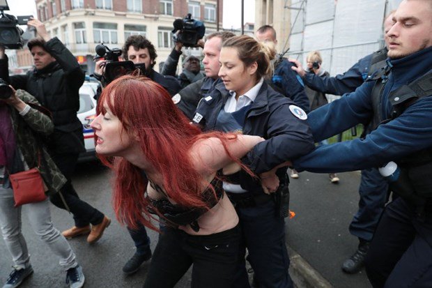 Femen protest banner unfurled at the polling station Le Pen C_Nqmc3XoAAPEXz