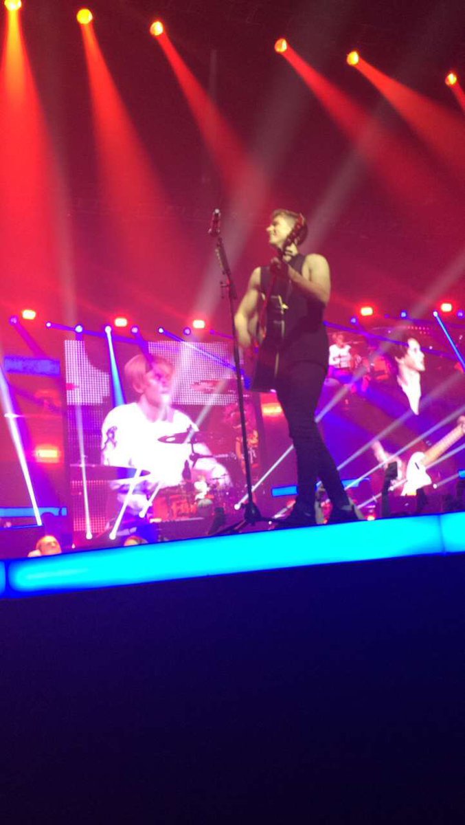 femm07's tweet photo. My boo at her first @TheVampsband concert she loved it ❤️ https://t.co/5nYs1aALoU