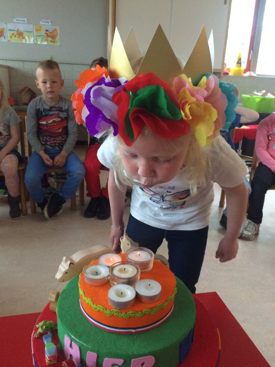Hiep hiep hoera! Een jarig meisje in de klas!🎈🎉