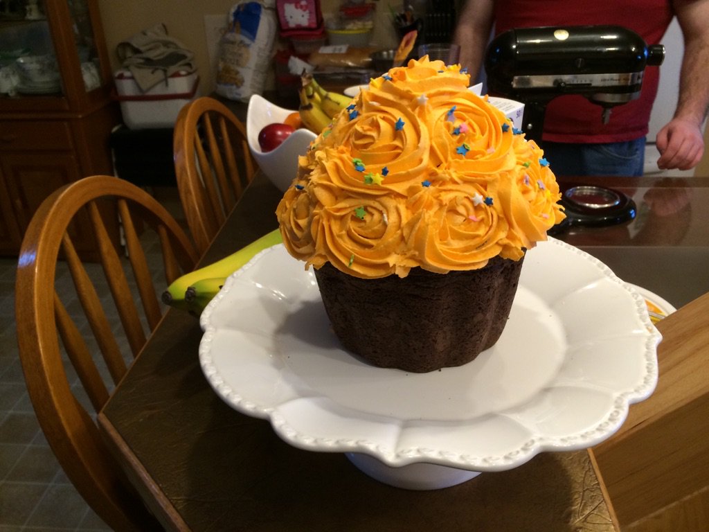 KdTamara's tweet photo. @GordonRamsay what do you think about my sisters cakes? She made them for her kids birthdays. https://t.co/6sZPkDZDq7
