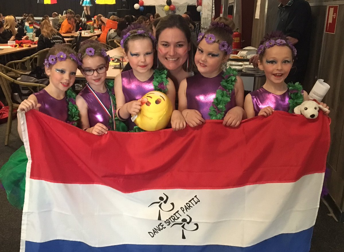 DancePartij's tweet photo. Wat een feest. Flowers ook met hun Showdans KAMPIOEN!! 🥇🏆🥇 https://t.co/W7IoVp7mlM
