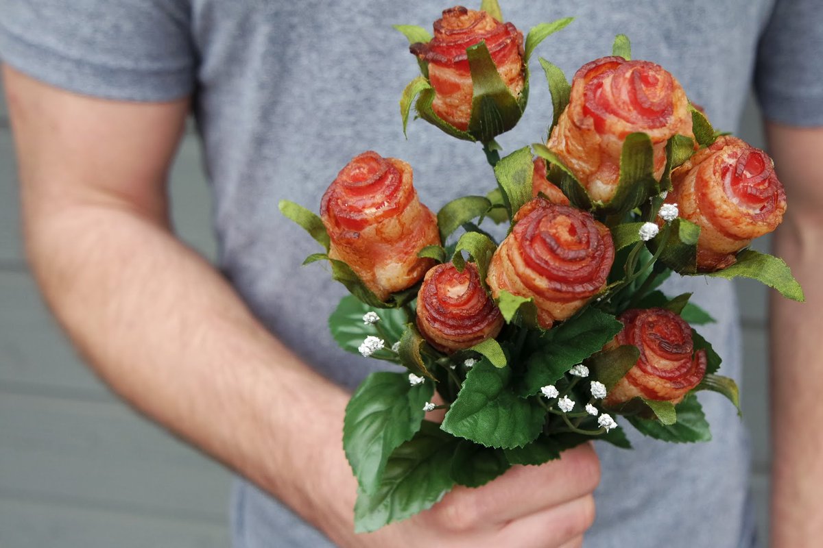 marshpigsalami's tweet photo. Nothing says I love you like bacon roses #HappySunday https://t.co/YeRzqmz52H