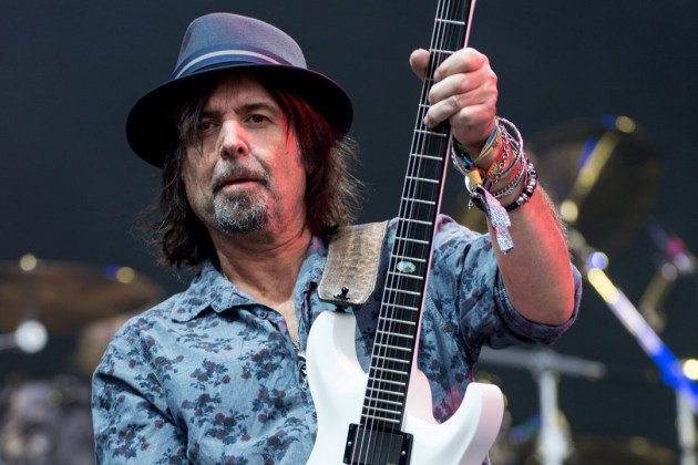 HAPPY BIRTHDAY PHIL CAMPBELL !! LET\S ROCK 
