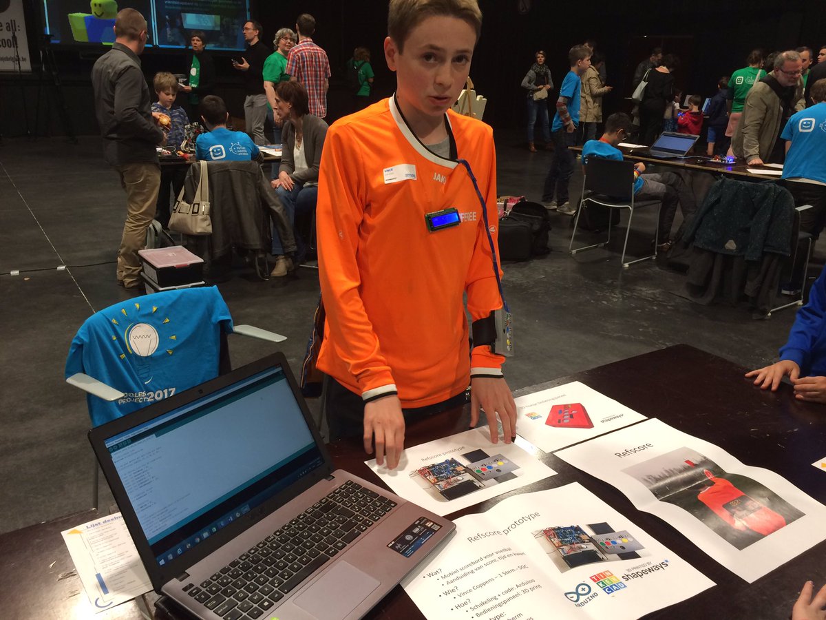 CoderDojoBe's tweet image. Vince maakte een project om zijn hobby als scheidsrechter te vergemakkelijken! Supertoepasbaar volgens ons! #cpbe2017 #coolestprojects