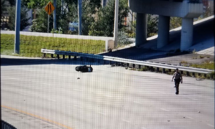 Off-duty Miami-Dade officer involved in crash on I-75, near Miami Lakes bit.ly/2pTMe6B https://t.co/EkFLaZ4UF8