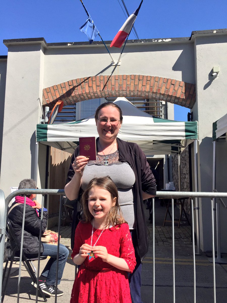 SiCarswell's tweet photo. Sunny day in Dublin for expat voters casting a ballot in France's presidential election #francevotes #FrenchPresidentialElection @IrishTimes https://t.co/aXTgtMQaCc