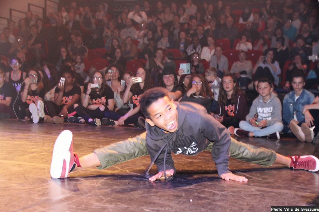 VilleDBressuire's tweet photo. #hiphop Super ambiance hier samedi ร #Bocapole avec cette "Battle de Danses" organisรฉe par #DancingCrew ! https://t.co/oAsa9p0tQC