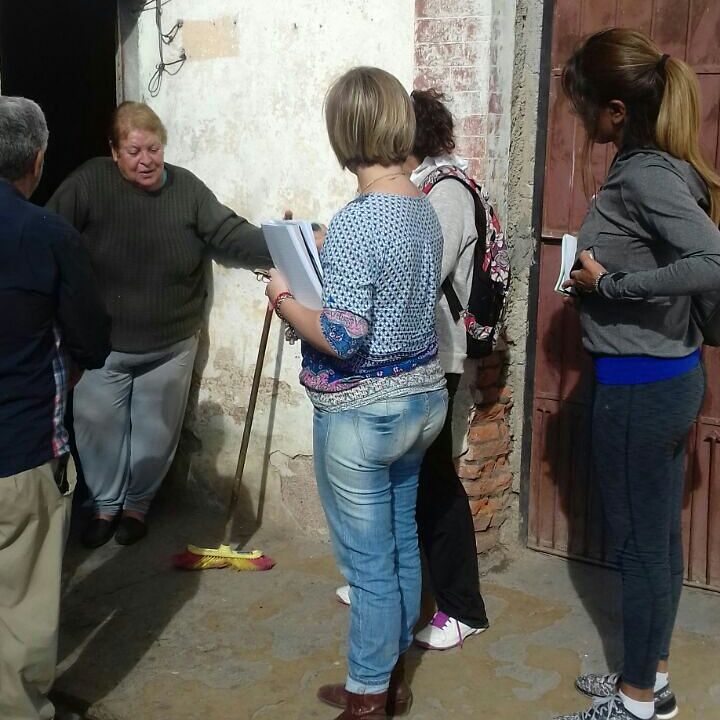 juntosazul_'s tweet photo. #VillaPiazzaSur dialogamos con los vecinos sobre el Proyecto Hábitat que llevará importantes obras al sector  #construyendoelAzulquesoñamos https://t.co/kOdKI4bLBN