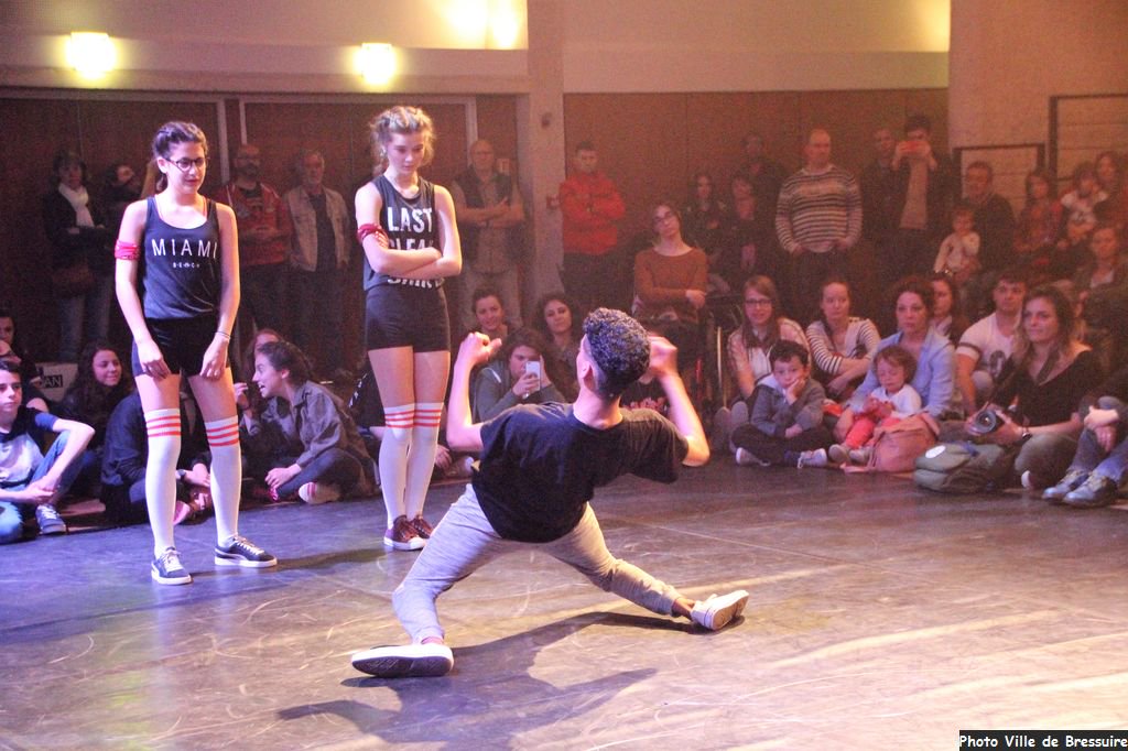 VilleDBressuire's tweet photo. #hiphop Super ambiance hier samedi ร #Bocapole avec cette "Battle de Danses" organisรฉe par #DancingCrew ! https://t.co/oAsa9p0tQC