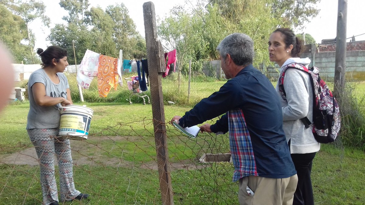 juntosazul_'s tweet photo. #VillaPiazzaSur dialogamos con los vecinos sobre el Proyecto Hábitat que llevará importantes obras al sector  #construyendoelAzulquesoñamos https://t.co/kOdKI4bLBN