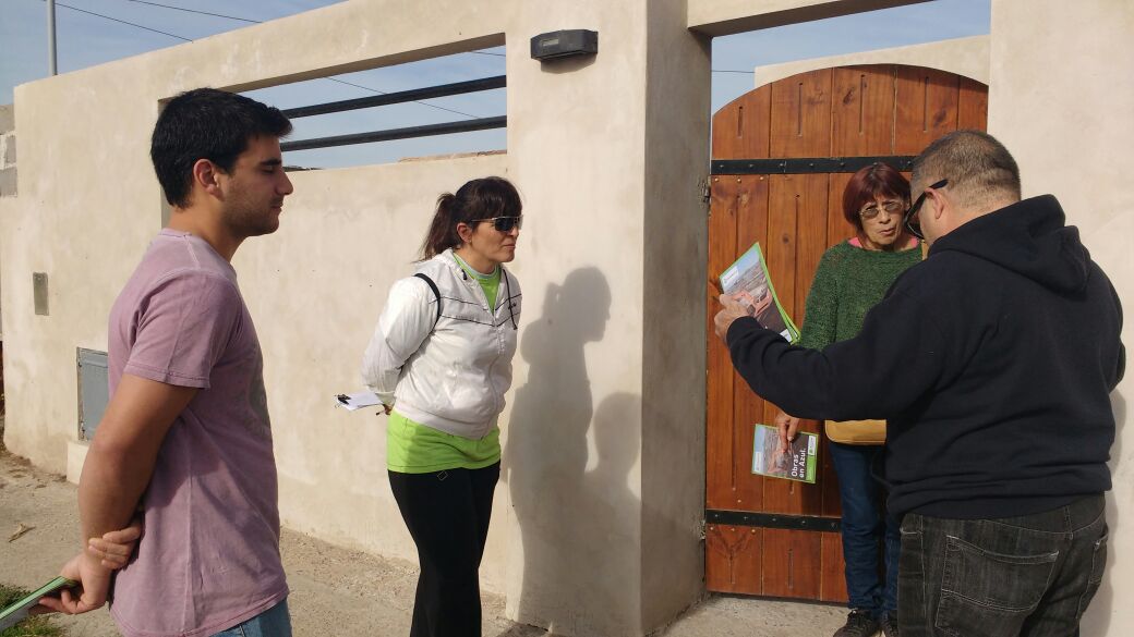 juntosazul_'s tweet photo. #VillaPiazzaSur dialogamos con los vecinos sobre el Proyecto Hábitat que llevará importantes obras al sector  #construyendoelAzulquesoñamos https://t.co/kOdKI4bLBN