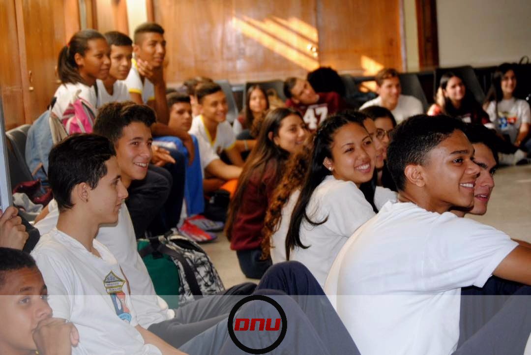 DNUSports's tweet photo. #GaleríaDNU | @GenesisGM y su nuevo proyecto "Tú decides" de la mano de @areaindigo 

Conoce más ingresando a: https://t.co/ooUbK0yybU https://t.co/fO4HgQLnc2