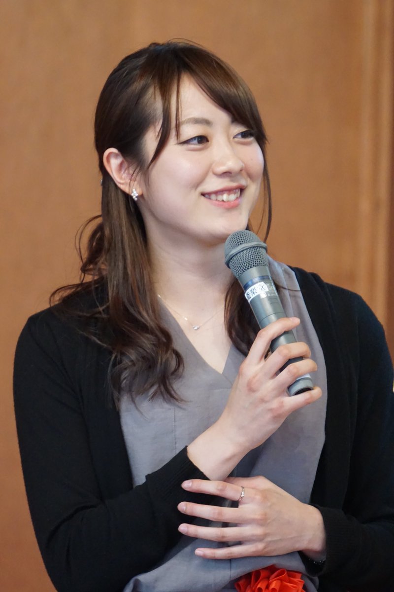 岡 稔 V Twitter 岡崎将棋まつり 女流対決 室谷由紀女流二段vs室田伊緒女流二段 熱戦の結果 室谷由紀女流二段の勝利 感想戦の室田伊緒女流二段は 私の位置からは柱の陰となり うまく撮影できませんでしたので 室谷由紀女流二段多めで