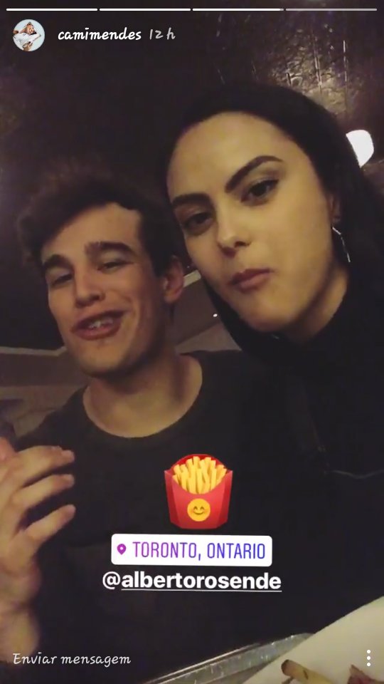 PortalSHCast's tweet image. Alberto Rosende e Camila Mendes ( Riverdale) ontem a noite