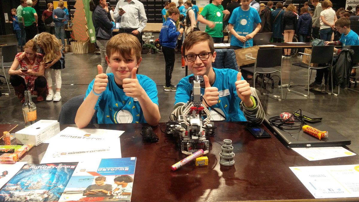 SiebeTemmerman's tweet image. Het project van Branco en Lionel van Coderdojo Erpe-Mere. Te bezichtigen op Coolest Projects België! #CPBE2017 #Coderdojobelgium
