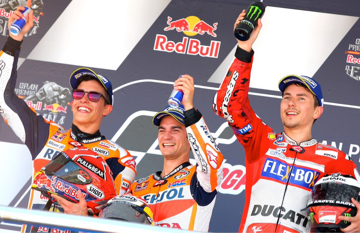 JesSanSan's tweet photo. "Yo soy español, español, español..." 🙌 cantaba la tribuna ante el podio. Felices #DP26 #MM93 y #JL99!
(📷 @davidburgos_es) #MotoGP https://t.co/s1QsqcsAEr