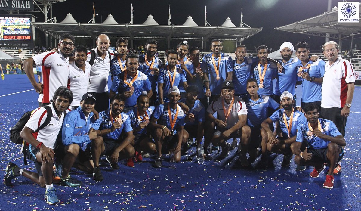 TheHockeyIndia's tweet photo. India clinched Bronze with a dominating win over the @BlackSticks at the @azlancup 2017 on 6th May.
Read more: https://t.co/M1EjB0Jp3w https://t.co/AnSpBytZAg