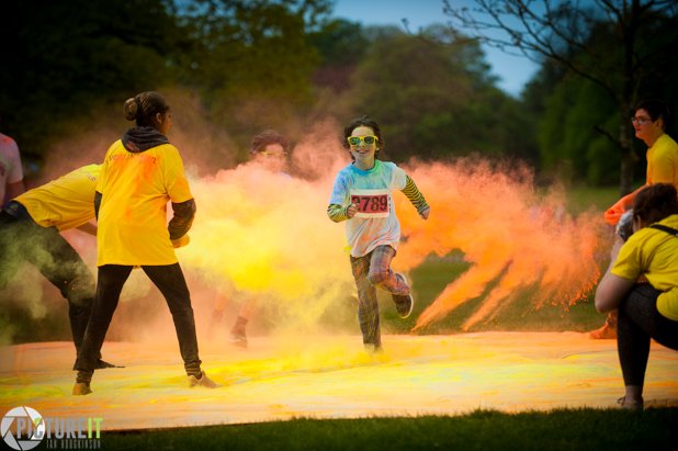 Photohodg's tweet photo. Great fun at the #colourblastdash at Darley Park for  @DerbyTelegraph https://t.co/2h0sMHM7p6