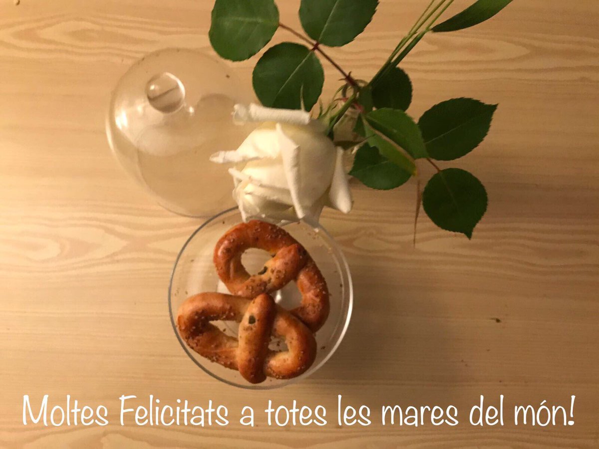 baula_cat's tweet photo. Nos encanta felicitar con baulas y más cuando se trata del #DiaDeLaMadre.Si eres madre,hoy #atopedepower es tu día! Felicidades https://t.co/Mjvyvj71NM