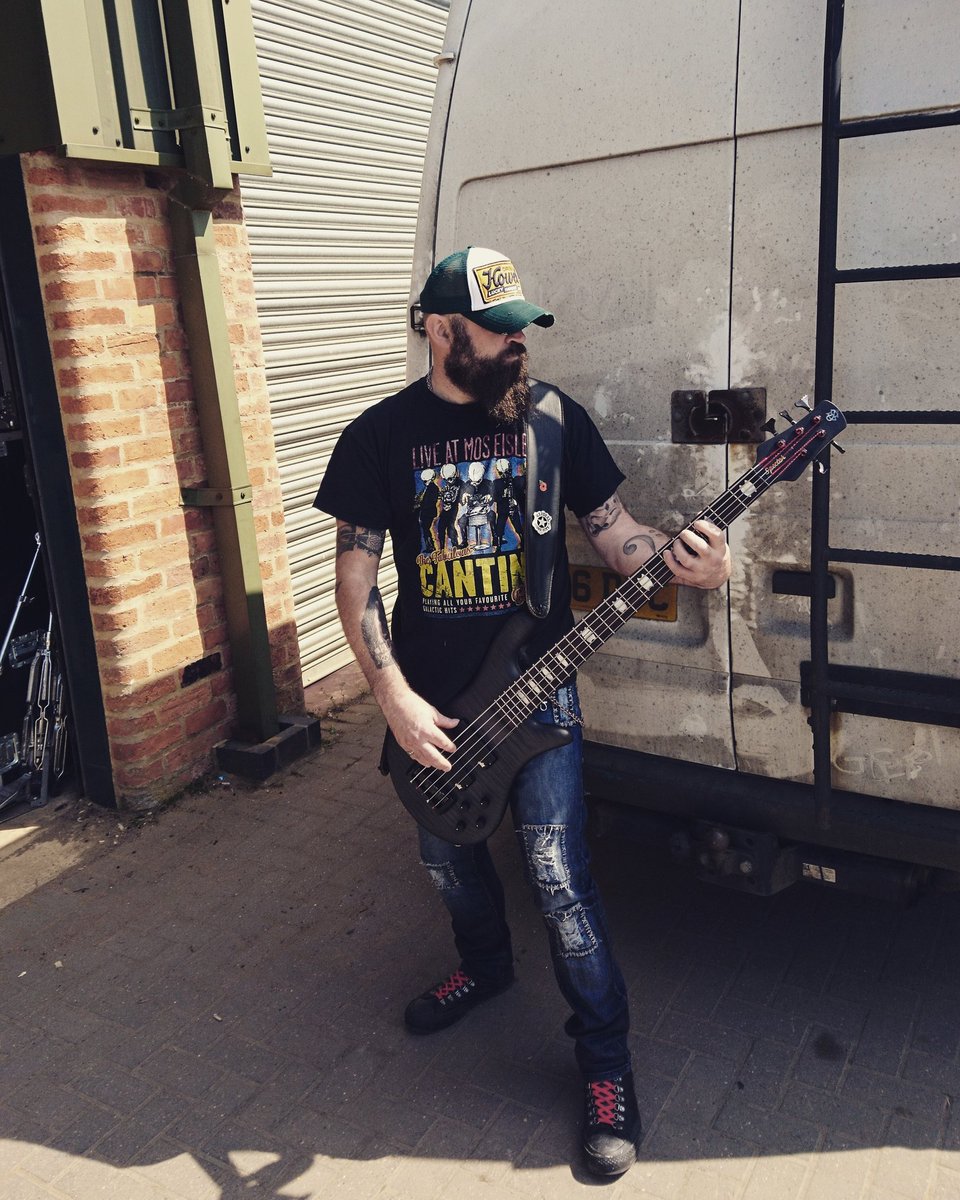 DMcCu11agh's tweet photo. Break from album preproduction 
#ukstormbringer #spectorbass #spectorartistrock #ampegbass #bassporn #bassplayermag #bassplayer https://t.co/vfO3v0OMZI