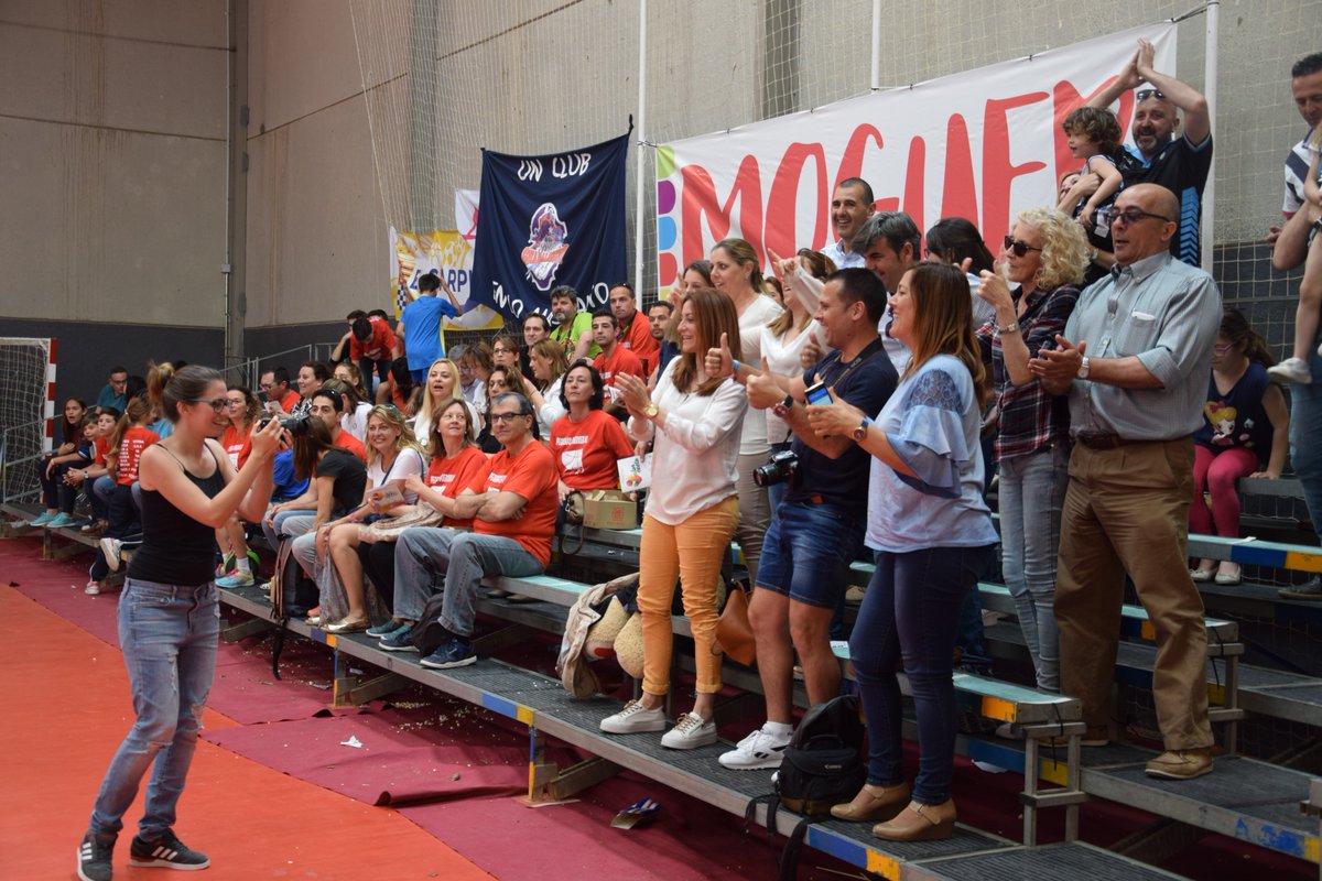 FAB_Andaluza's tweet photo. La afición sigue animando a sus niñ@s I Copa #Valorcesto en @AytoMoguer Equipos: @DHbaloncesto @ULBLALINEA @BaloncestoCoria @CB_PuertoReal https://t.co/SLNgpheaYv