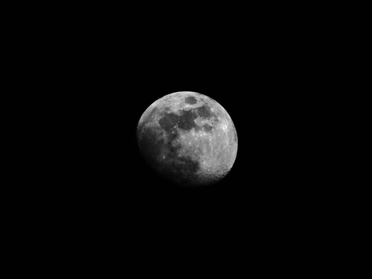 photosjpn's tweet photo. Tonight's moon over Kobe, Japan! #CNNiReport #CNNSpace #CNNTravel #CNNSpring #astronomy #moon #space #sky #travel #adventure #Japan #Kobe https://t.co/Gq7G4rhUrl