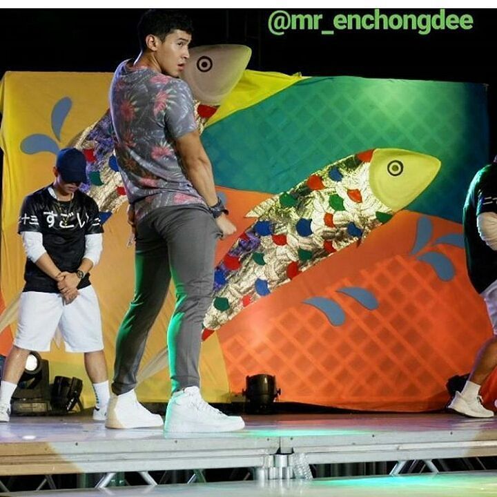 EnchongDeeWorld's tweet photo. @Regrann from @ctguyz -  With the bro @mr_enchongdee 
@abscbnregionalevents 
#kapamilyaKaravan 
#BangusFestival2017 
#EnchongDee 
#CTguyz -… https://t.co/Jdk0hwDIH0