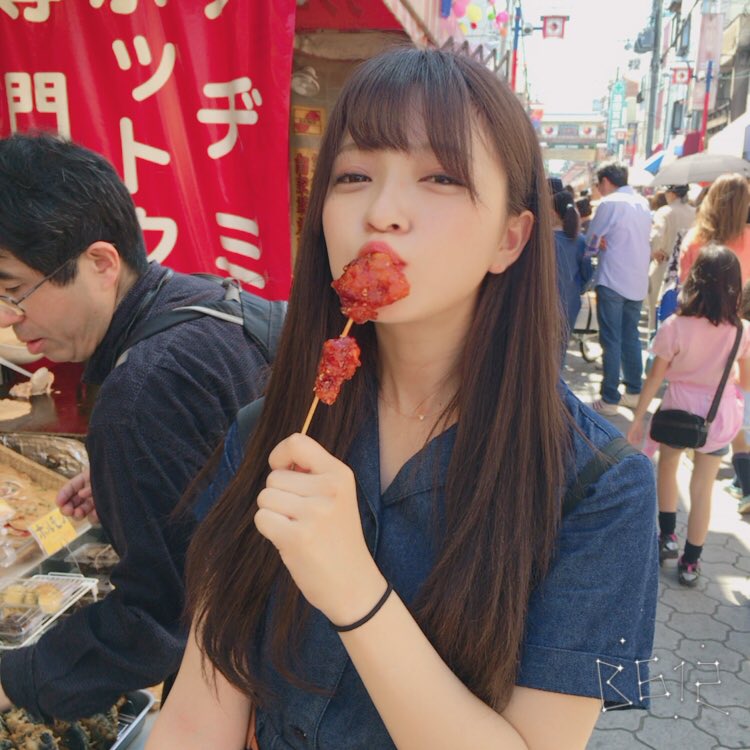 Mayuko 女の子のなんか食べてる姿かわいい
