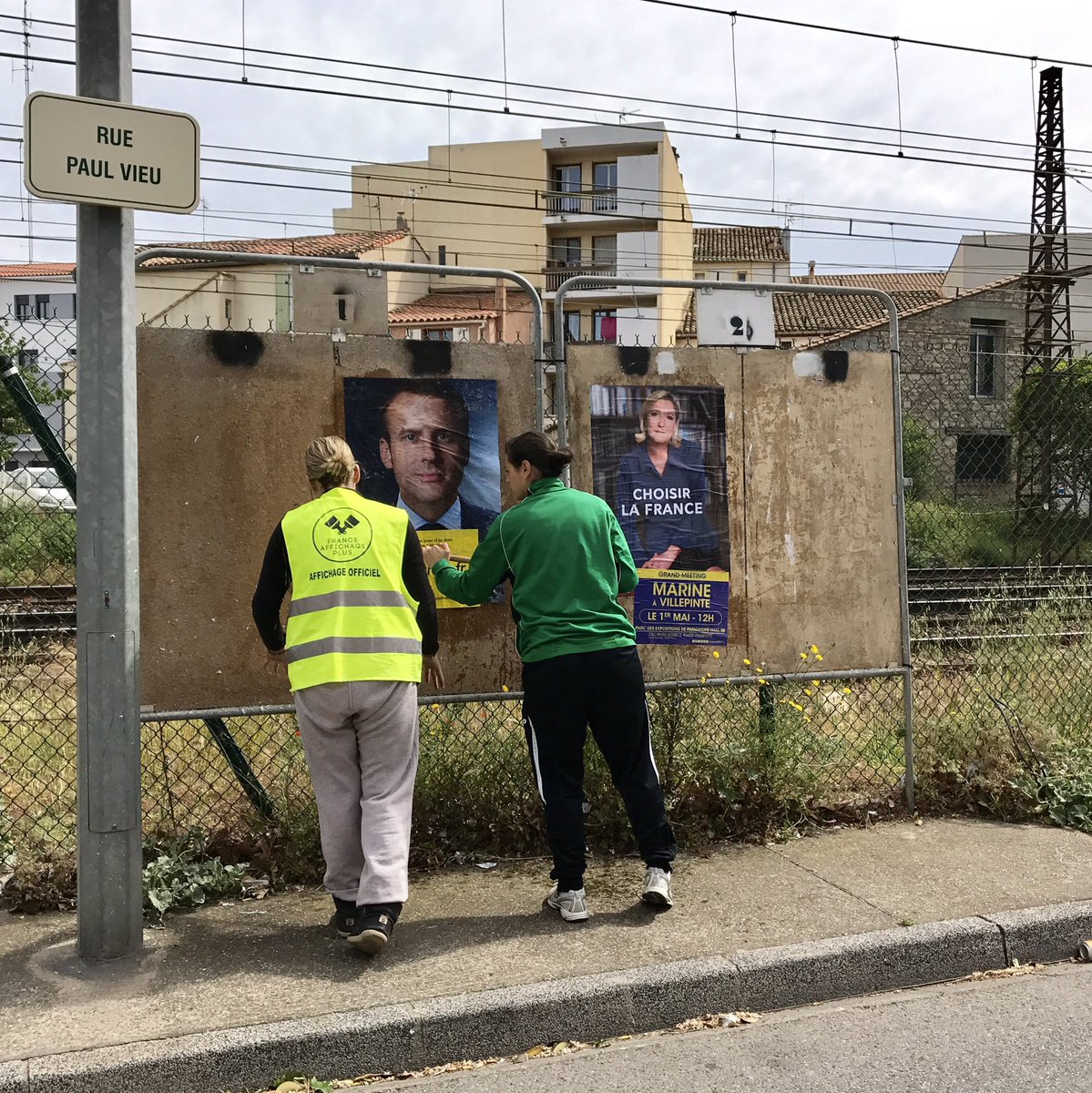 Today is a decisive day for Europe ➡️ <a href="/POLITICOEurope/">POLITICOEurope</a> <a href="/GuyVerhofstadt/">Guy Verhofstadt</a> <a href="/EMInternational/">European Movement</a> <a href="/EU_Commission/">European Commission</a> <a href="/EmmanuelMacron/">Emmanuel Macron</a> #narbonne