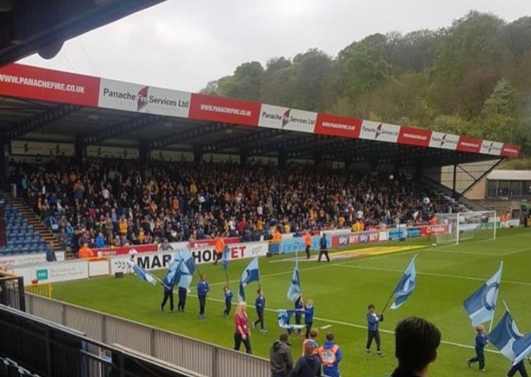 Cambridge fans at Wycombe yesterday #cufc #cambridgeunited
