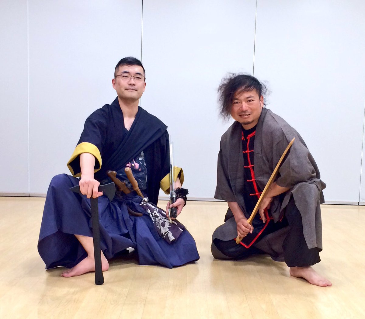 mon_emon's tweet photo. 悪党時代←→改心後(仲間になった)
ってイメージなんですけど…せっかくアルミトレーナー2本持って行ったのに、どっちも2本の刀身が見えてないと言う(;^_^A写真撮って下さった方はお上手だったのに、勿体無い事をしました。
#倭寇 #海賊 #AsianPirates https://t.co/KBHmjsFNl7