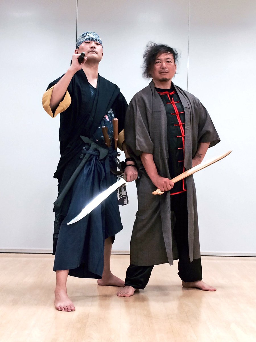 mon_emon's tweet photo. 悪党時代←→改心後(仲間になった)
ってイメージなんですけど…せっかくアルミトレーナー2本持って行ったのに、どっちも2本の刀身が見えてないと言う(;^_^A写真撮って下さった方はお上手だったのに、勿体無い事をしました。
#倭寇 #海賊 #AsianPirates https://t.co/KBHmjsFNl7