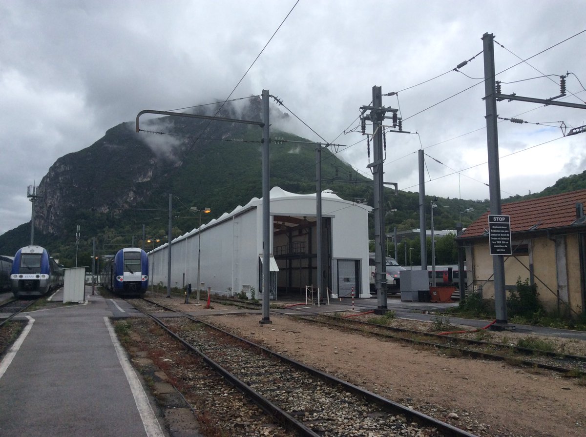 wallygatore07's tweet photo. Hop on rentre le matériel au dépôt et on change de monture au passage
#yeaha
#tersncf
#aura https://t.co/bSELHuZvrz