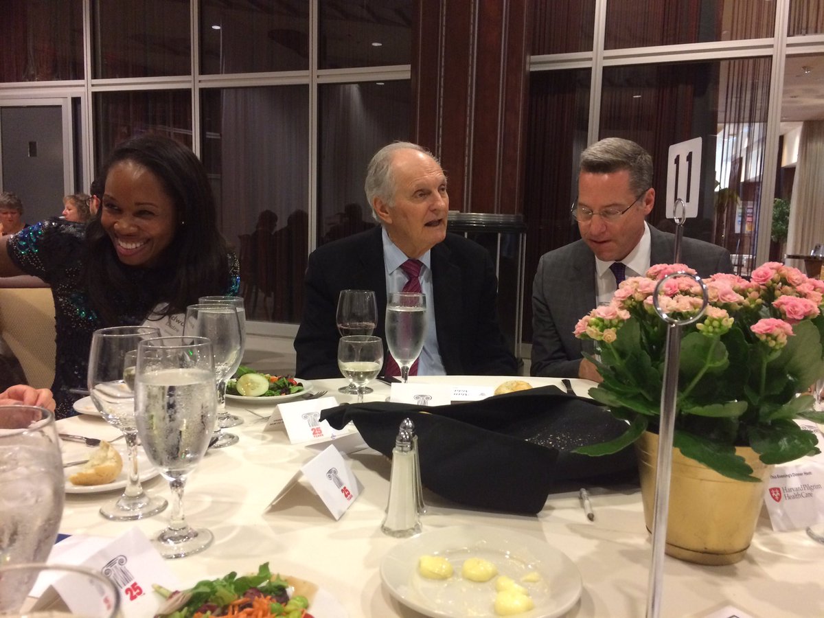chipwarren17's tweet photo. Great dinner last night with #comcastneweng leaders & the legendary Alan Alda prior to his appearance at the Comcast-sponsored #CTForum https://t.co/HHbZHqcI2L