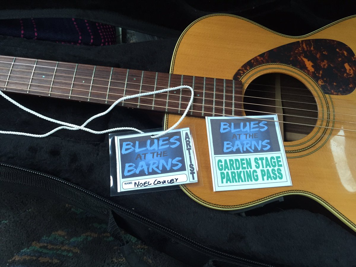 noelcowley's tweet photo. "Backstage" at today's gig in Burnham-on-Crouch (add your own punchline.) Lovely set-up. Soundcheck and everything! #propergig https://t.co/6Smeva2FYz